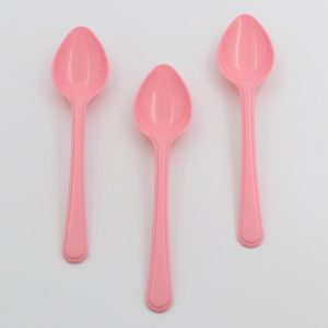 כפיות ורודות מפלסטיק