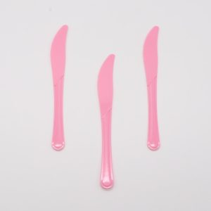 סכינים ורודים מפלסטיק